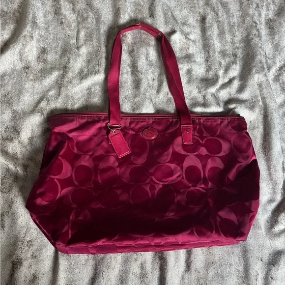 Pink coach tote ๐ฉท - Picture 1 of 8